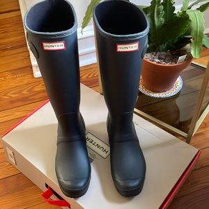 HUNTER Navy Blue Original Tall boots. W10.